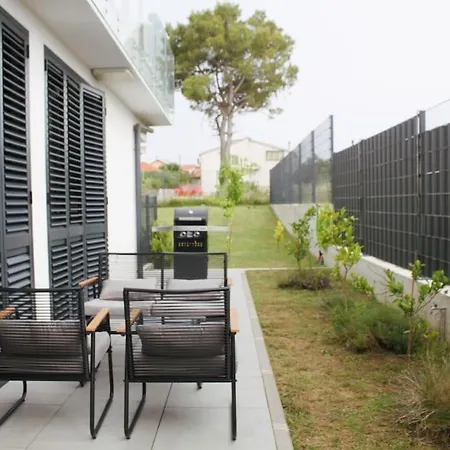 Fabulous With The Spacious Garden Apartament