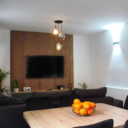Fabulous With The Spacious Garden Apartament *