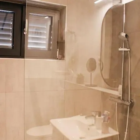 Fabulous With The Spacious Garden Appartement Zadar